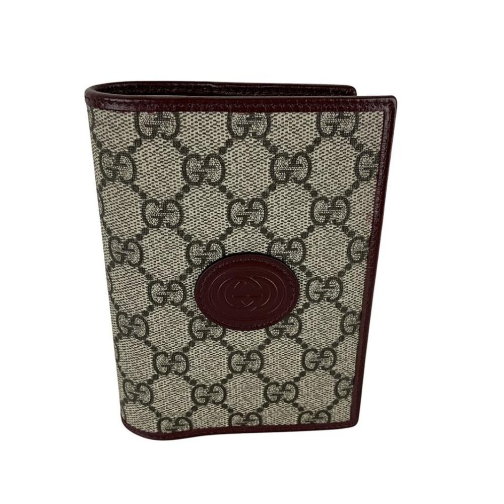 Gucci Women's Interlocking GG Supreme Retro Passport Case Beige & Brown